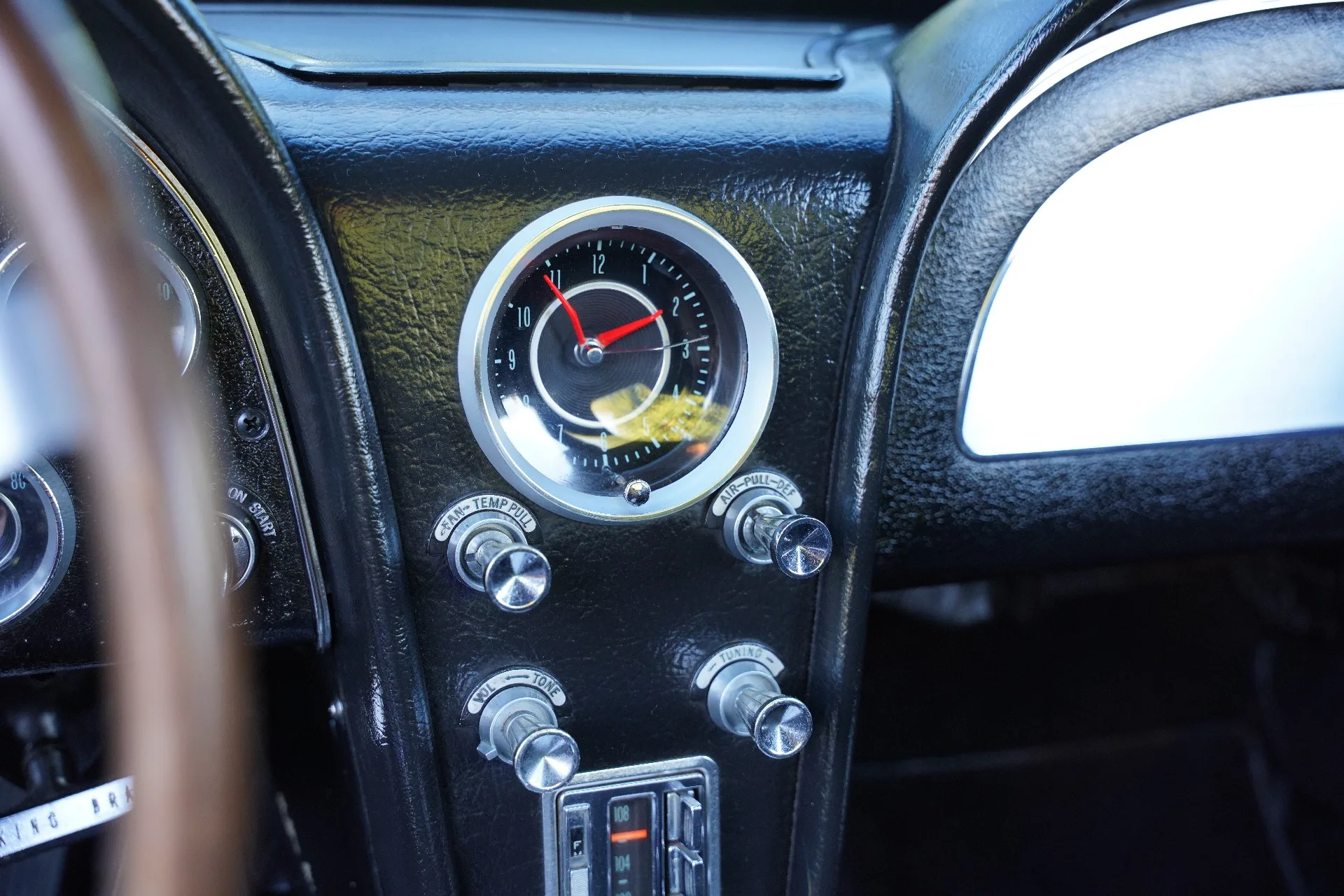 1964 Chevrolet Corvette C2 Sting Ray Coupé, 11/30