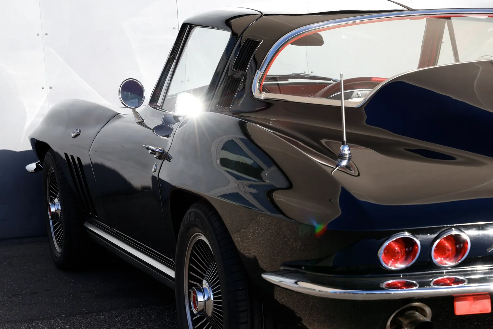 1964 Chevrolet Corvette C2 Sting Ray Coupé, 22/30
