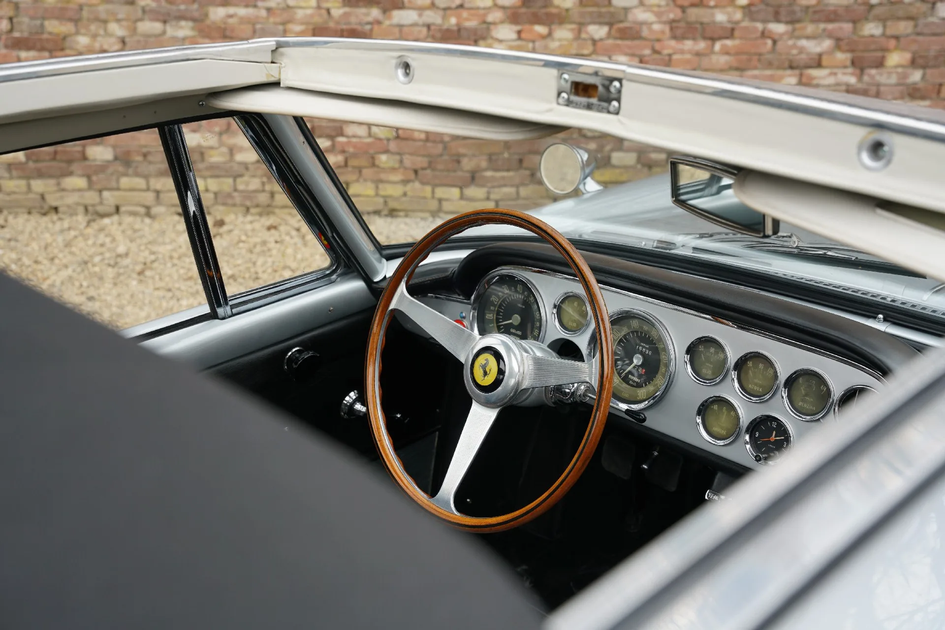 1964 Ferrari 250 GT 2+2 GTE Series III, 28/30