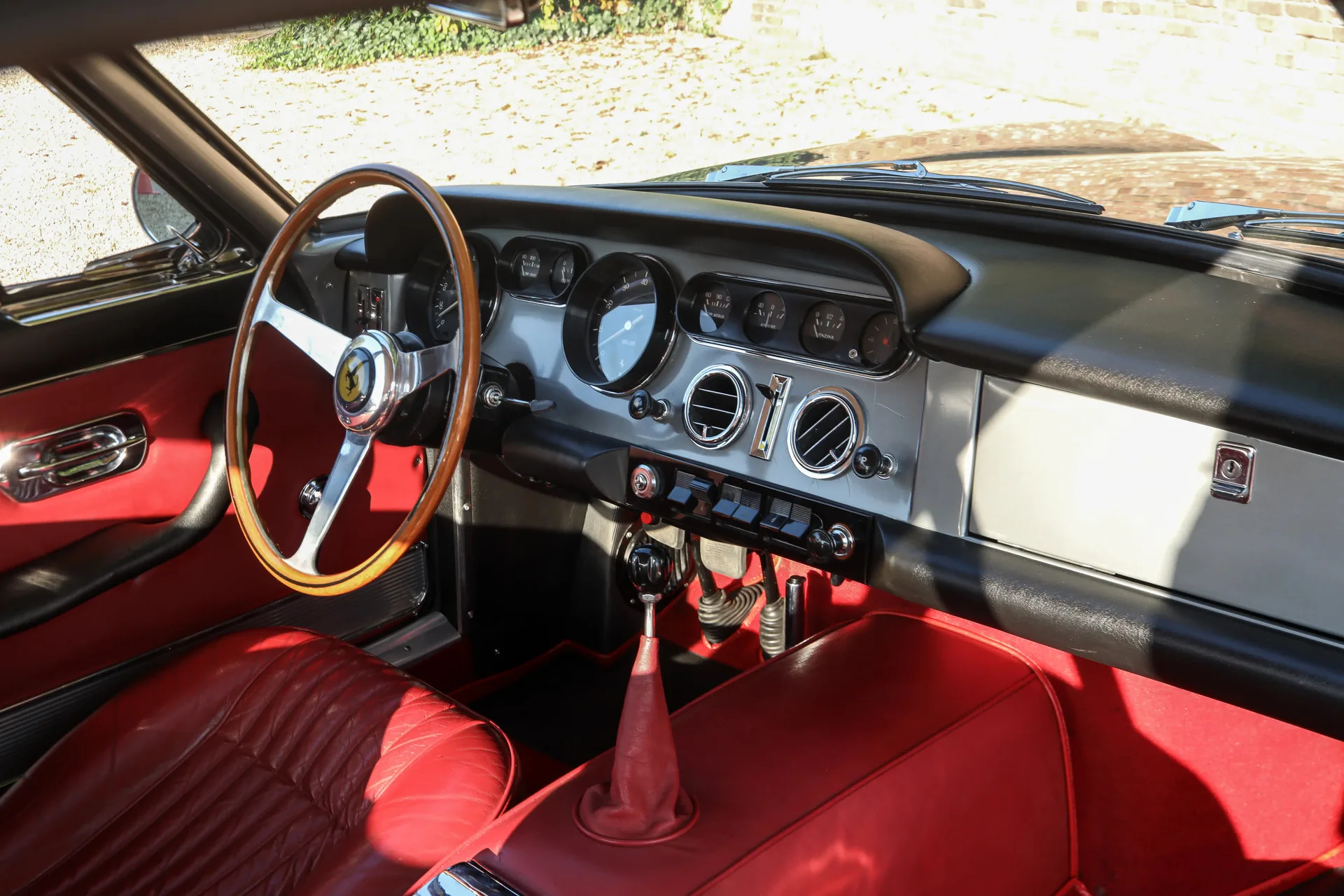 1964 Ferrari 330 GT 2+2 Series I, 23/30
