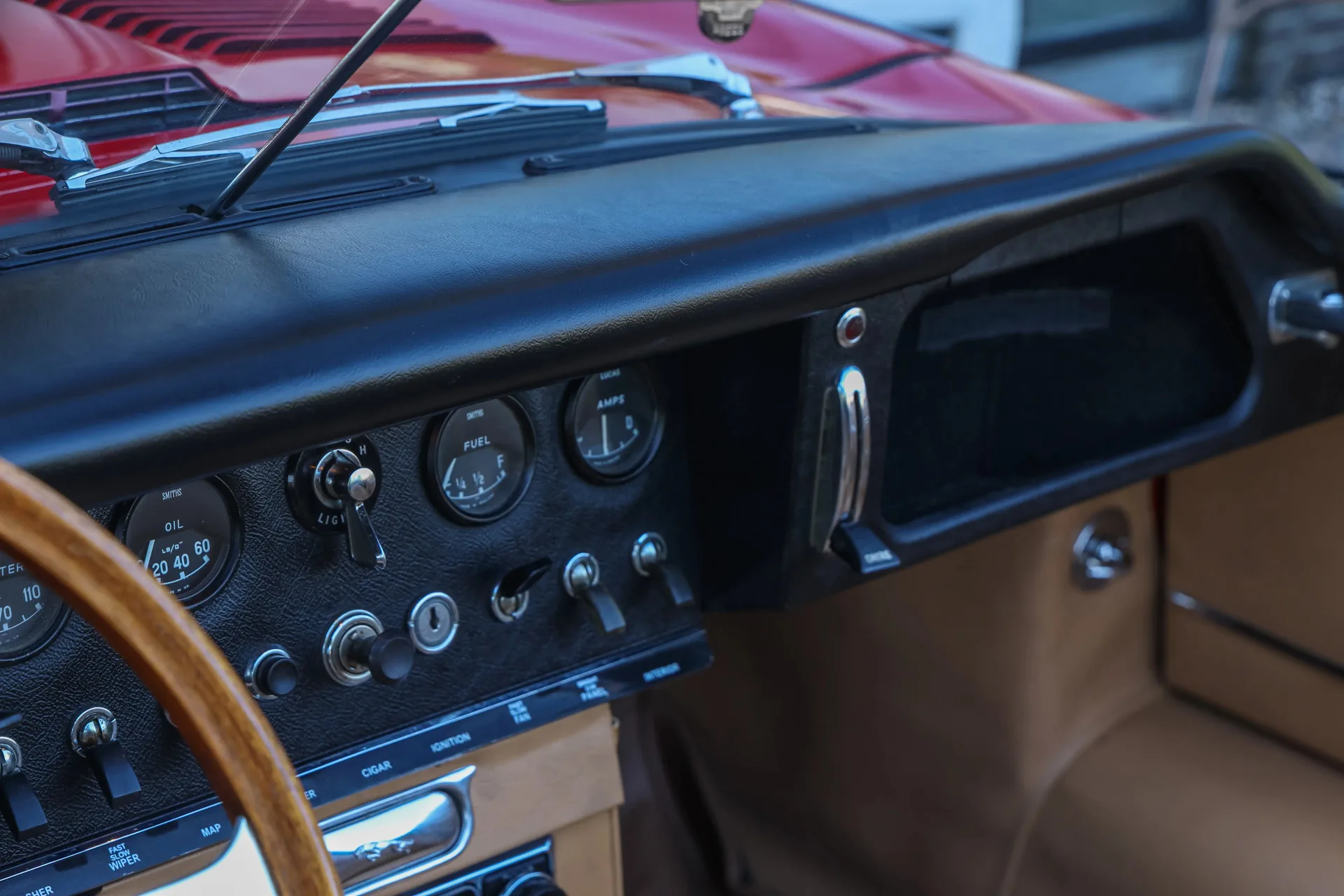 1964 Jaguar E-Type Series 1 3.8 Roadster, 29/30