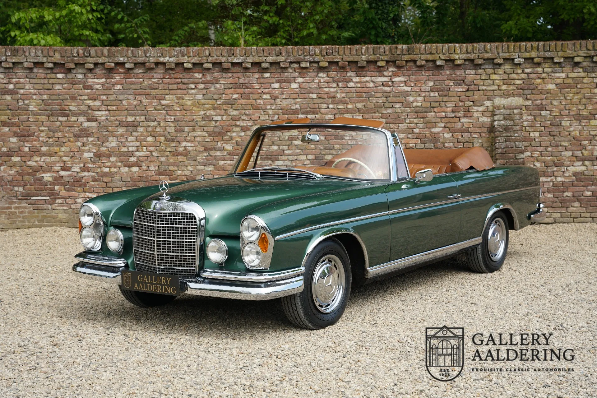 1964 Mercedes-Benz 220 SE Cabriolet W111 offered by a specialist dealer in Brummen, Netherlands, main photo