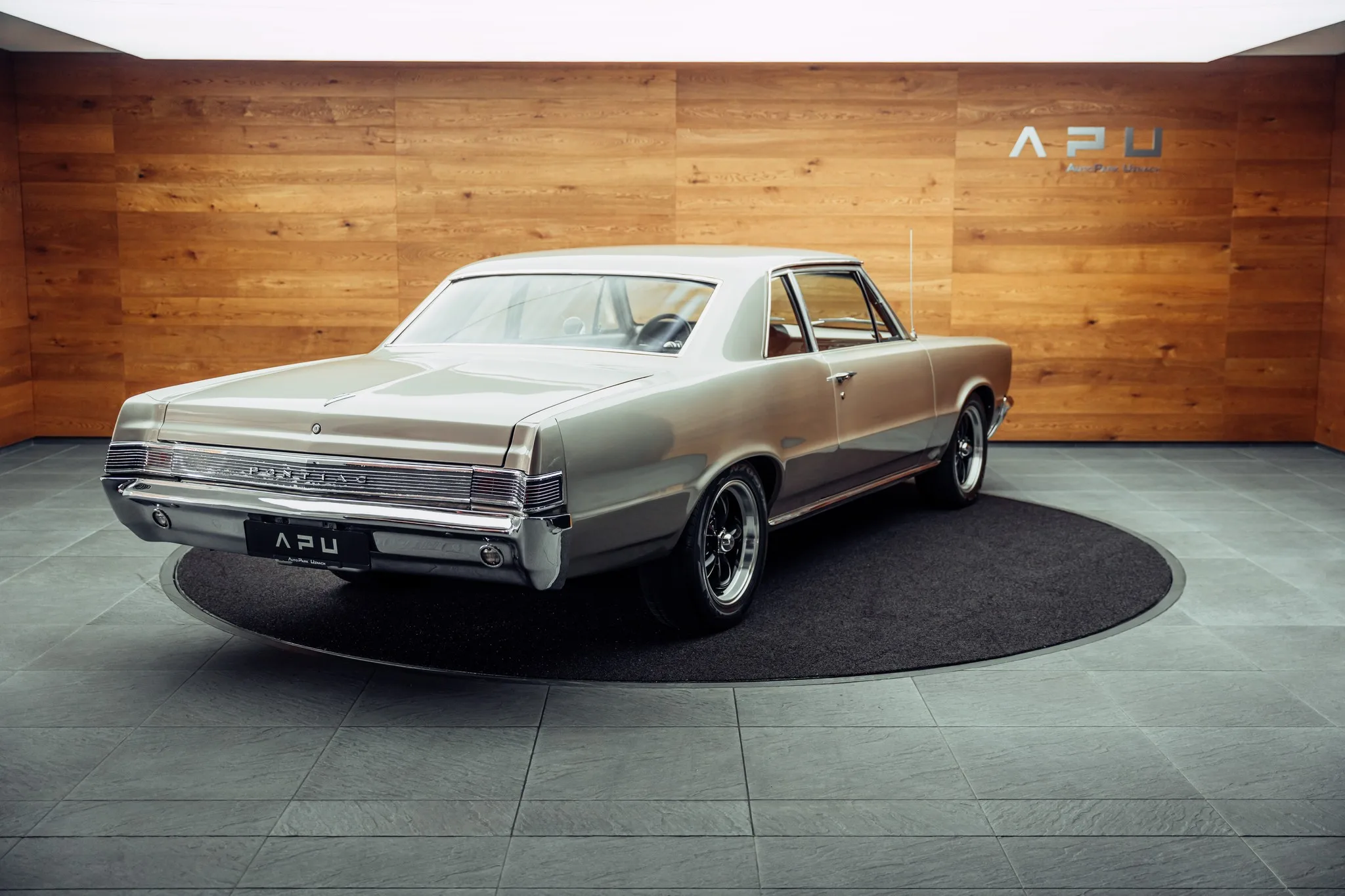 1964 Pontiac GTO, 2/16