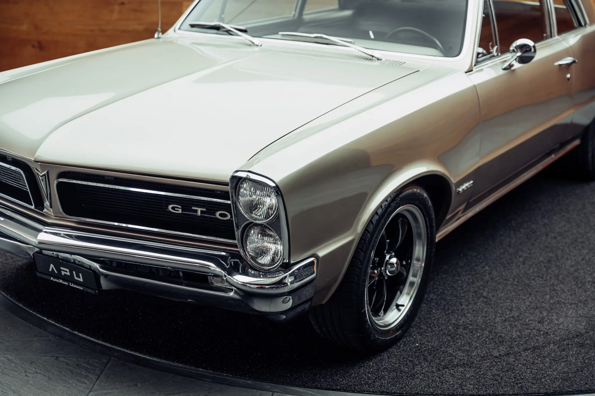 1964 Pontiac GTO, 14/16
