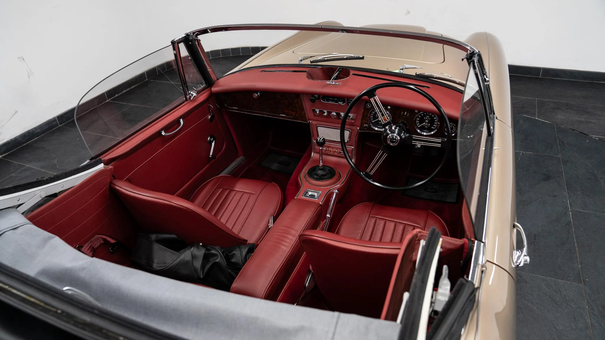 1965 Austin Healey 3000 Mk III, 15/27