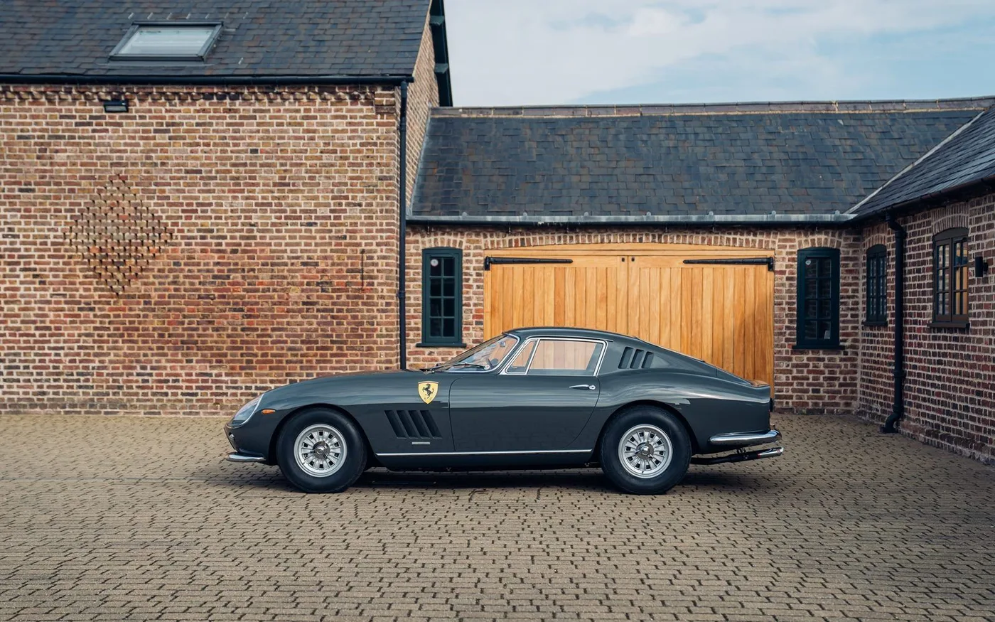 1965 Ferrari 275 GTB 6C offered by a specialist dealer in Chorleywood, United Kingdom, photo 3 of 15