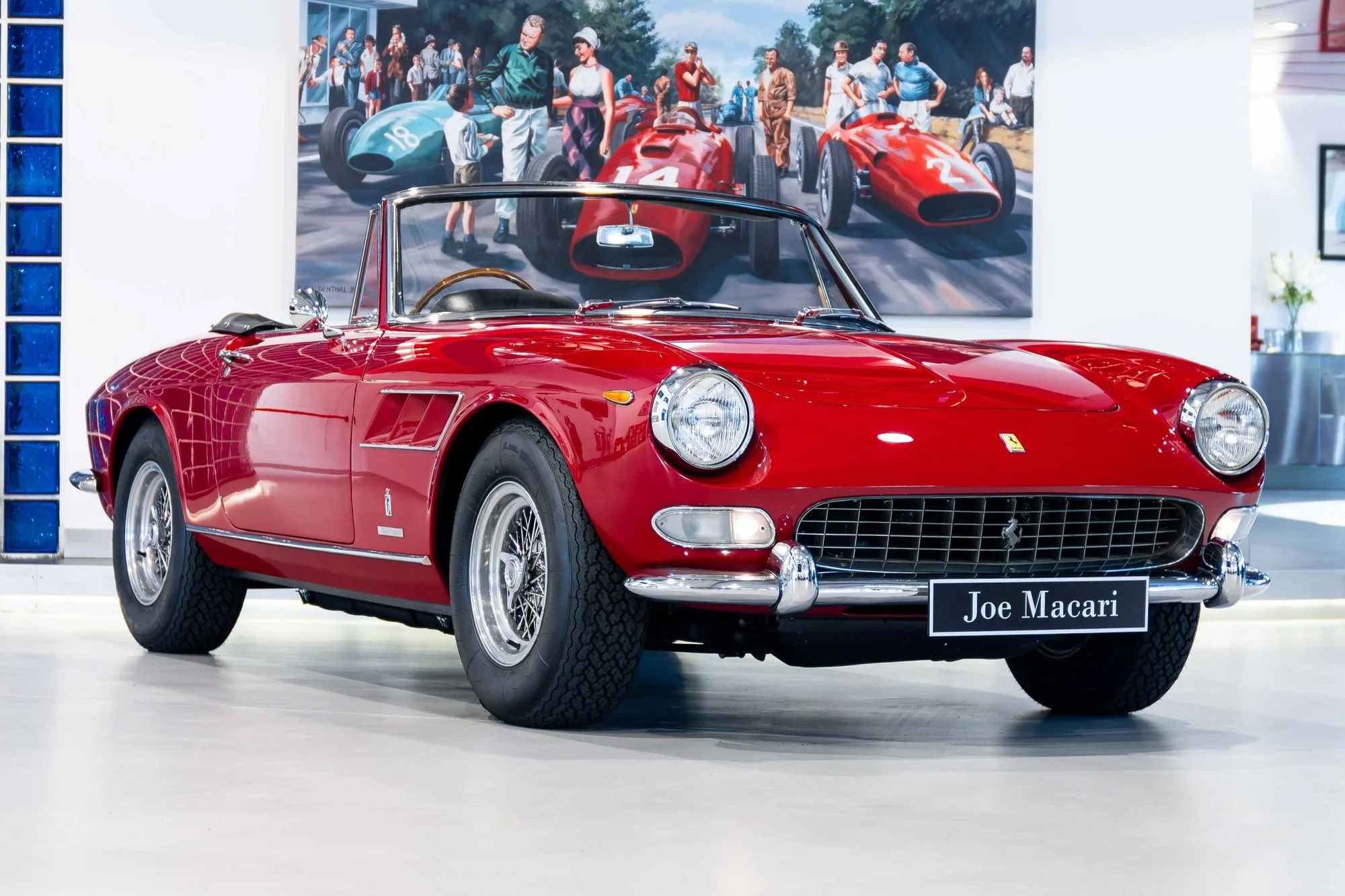 1965 Ferrari 275 GTS proposée par un spécialiste de la voiture de collection à London, Royaume-Uni, photo principale