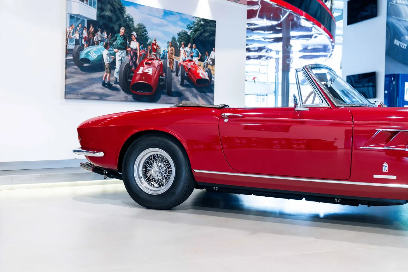 1965 Ferrari 275 GTS proposée par un spécialiste de la voiture de collection à London, Royaume-Uni, photo 3 sur 22