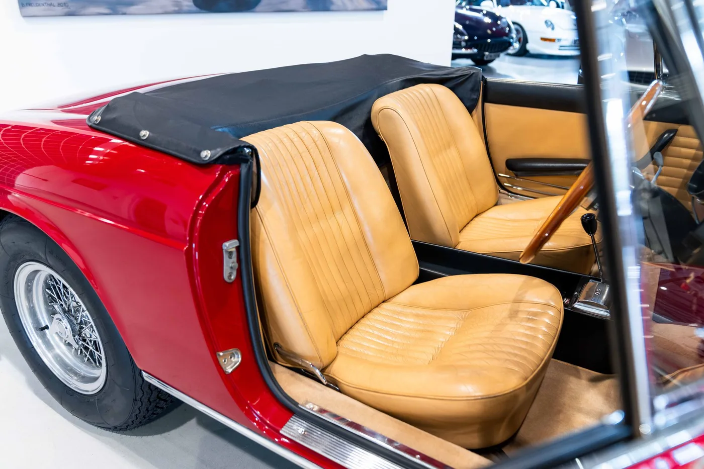 1965 Ferrari 275 GTS proposée par un spécialiste de la voiture de collection à London, Royaume-Uni, photo 13 sur 22