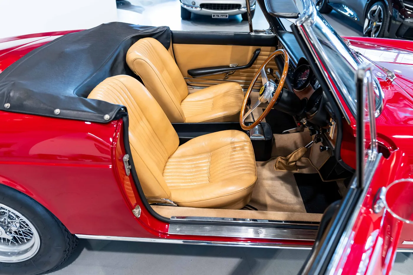 1965 Ferrari 275 GTS proposée par un spécialiste de la voiture de collection à London, Royaume-Uni, photo 15 sur 22