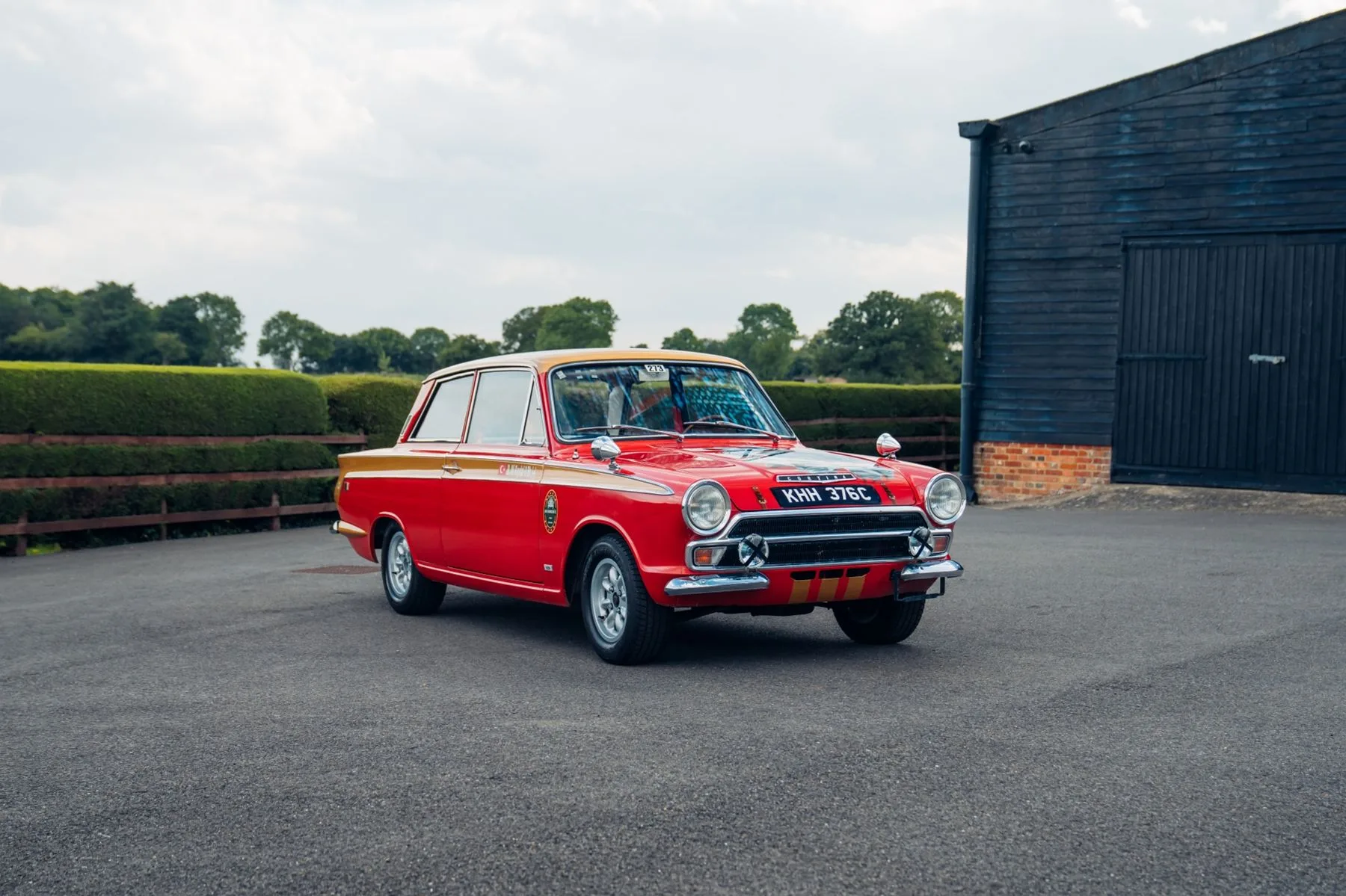 1965 Ford Cortina GT proposée par un concessionnaire spécialisé à Chorleywood, Royaume-Uni, photo principale