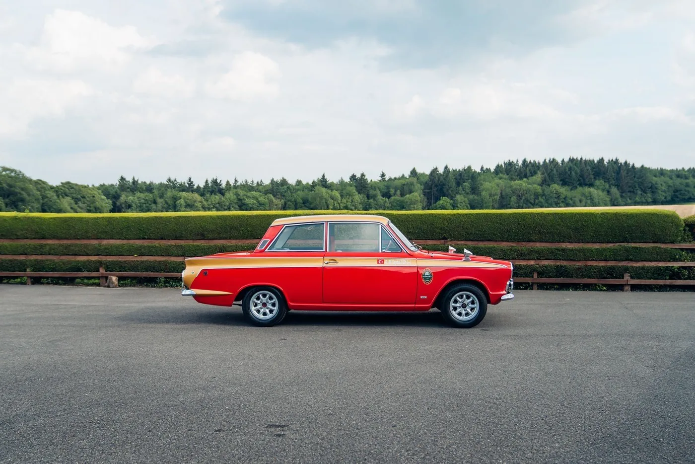 1965 Ford Cortina GT proposée par un concessionnaire spécialisé à Chorleywood, Royaume-Uni, photo 3 sur 15