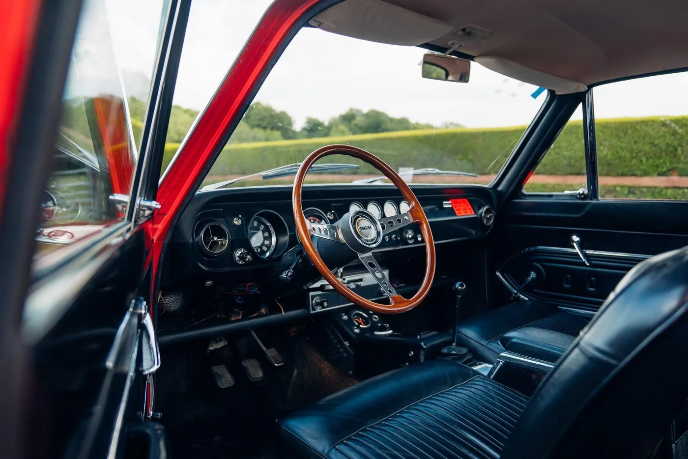 1965 Ford Cortina GT proposée par un concessionnaire spécialisé à Chorleywood, Royaume-Uni, photo 4 sur 15