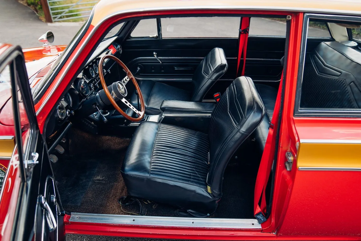 1965 Ford Cortina GT proposée par un concessionnaire spécialisé à Chorleywood, Royaume-Uni, photo 10 sur 15