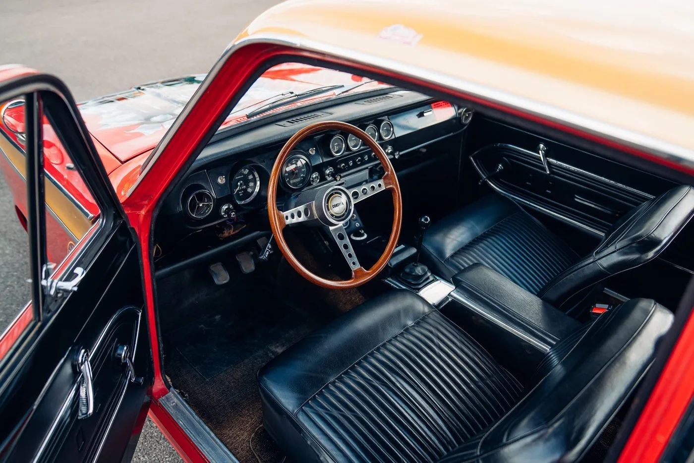 1965 Ford Cortina GT proposée par un concessionnaire spécialisé à Chorleywood, Royaume-Uni, photo 11 sur 15