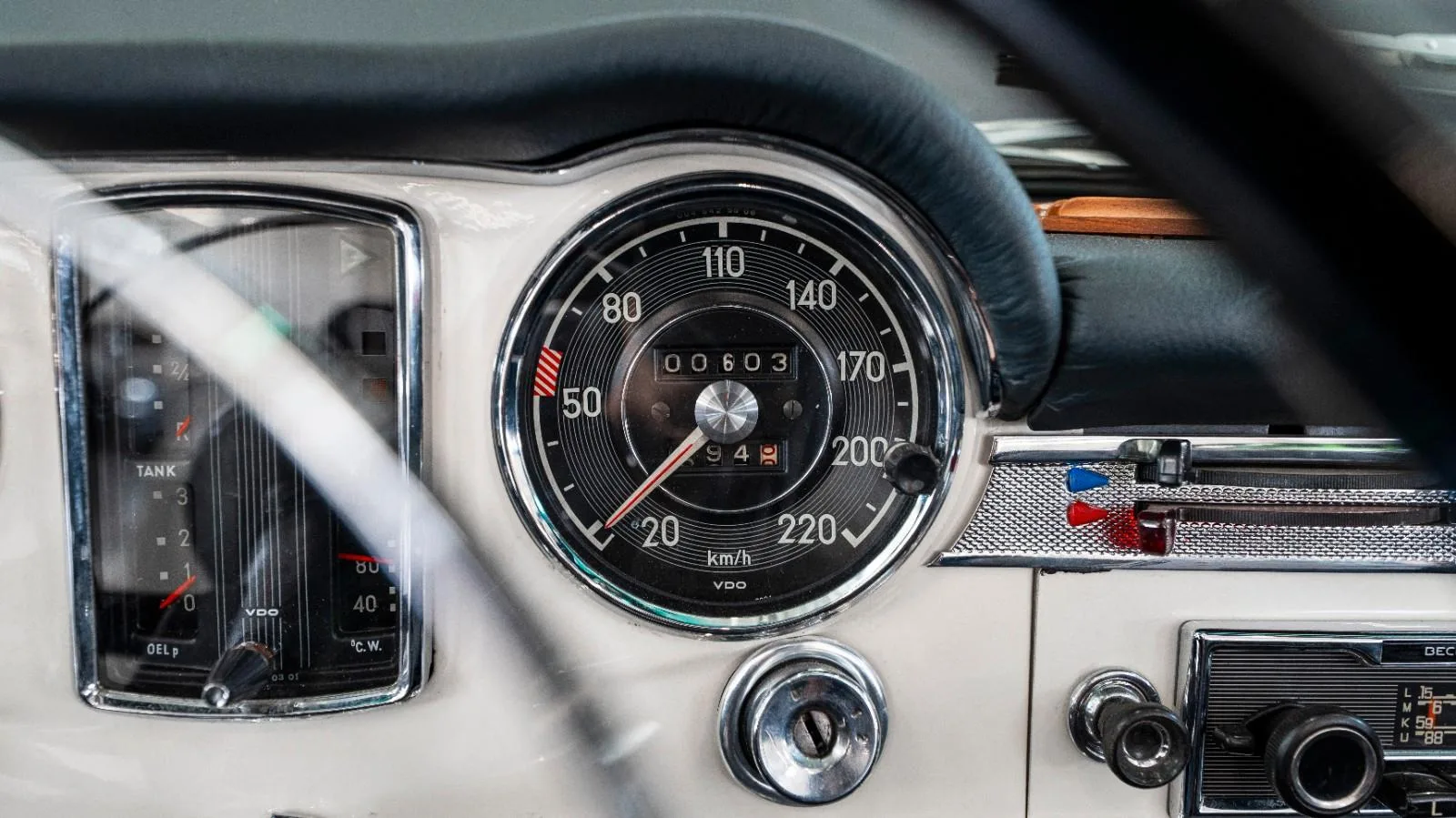 1965 Mercedes-Benz 230 SL, 13/15