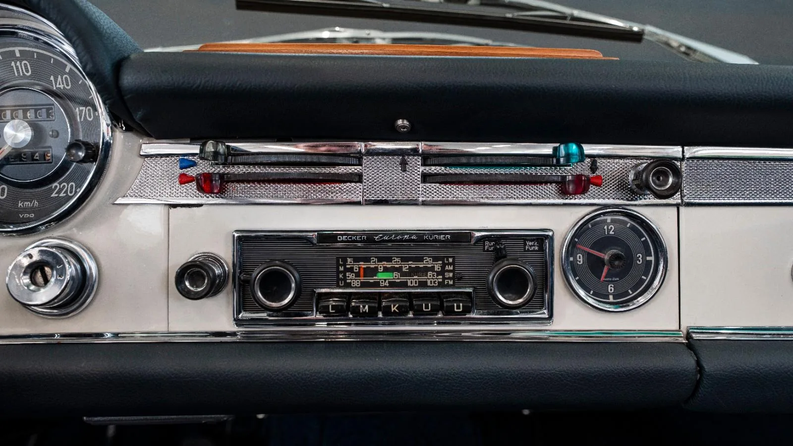 1965 Mercedes-Benz 230 SL, 14/15