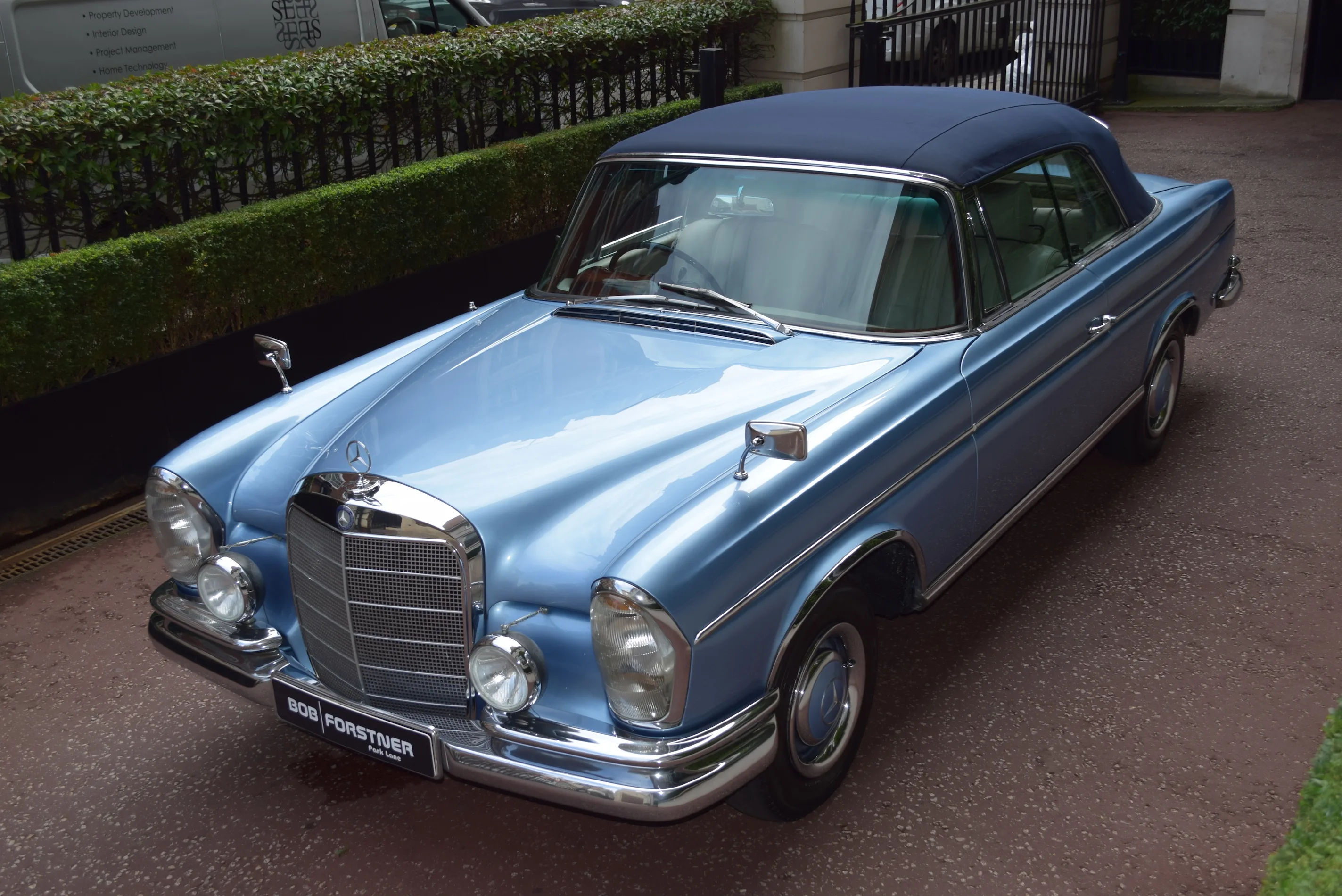1965 Mercedes-Benz 300 SE Cabriolet, 5/30
