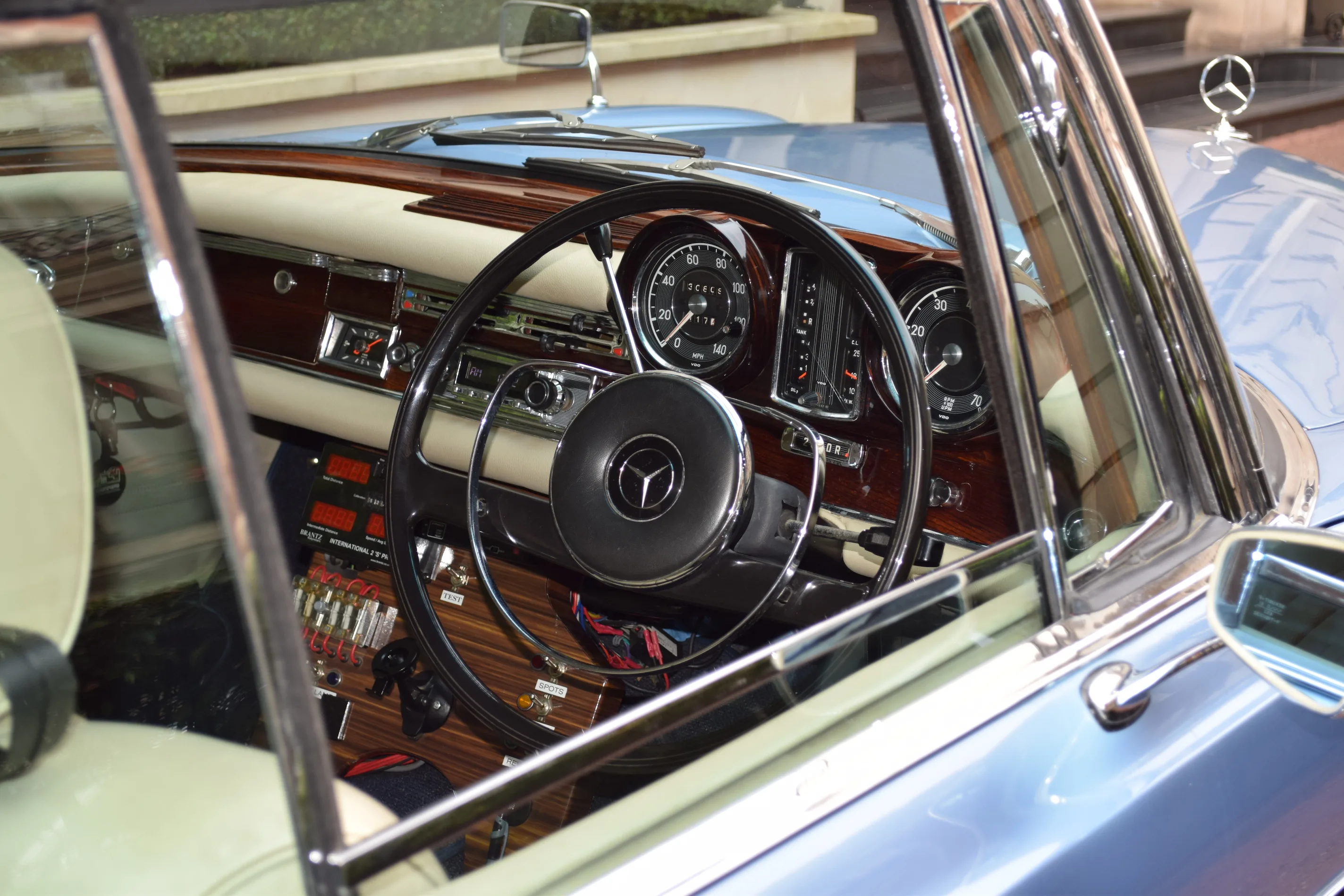 1965 Mercedes-Benz 300 SE Cabriolet, 10/30
