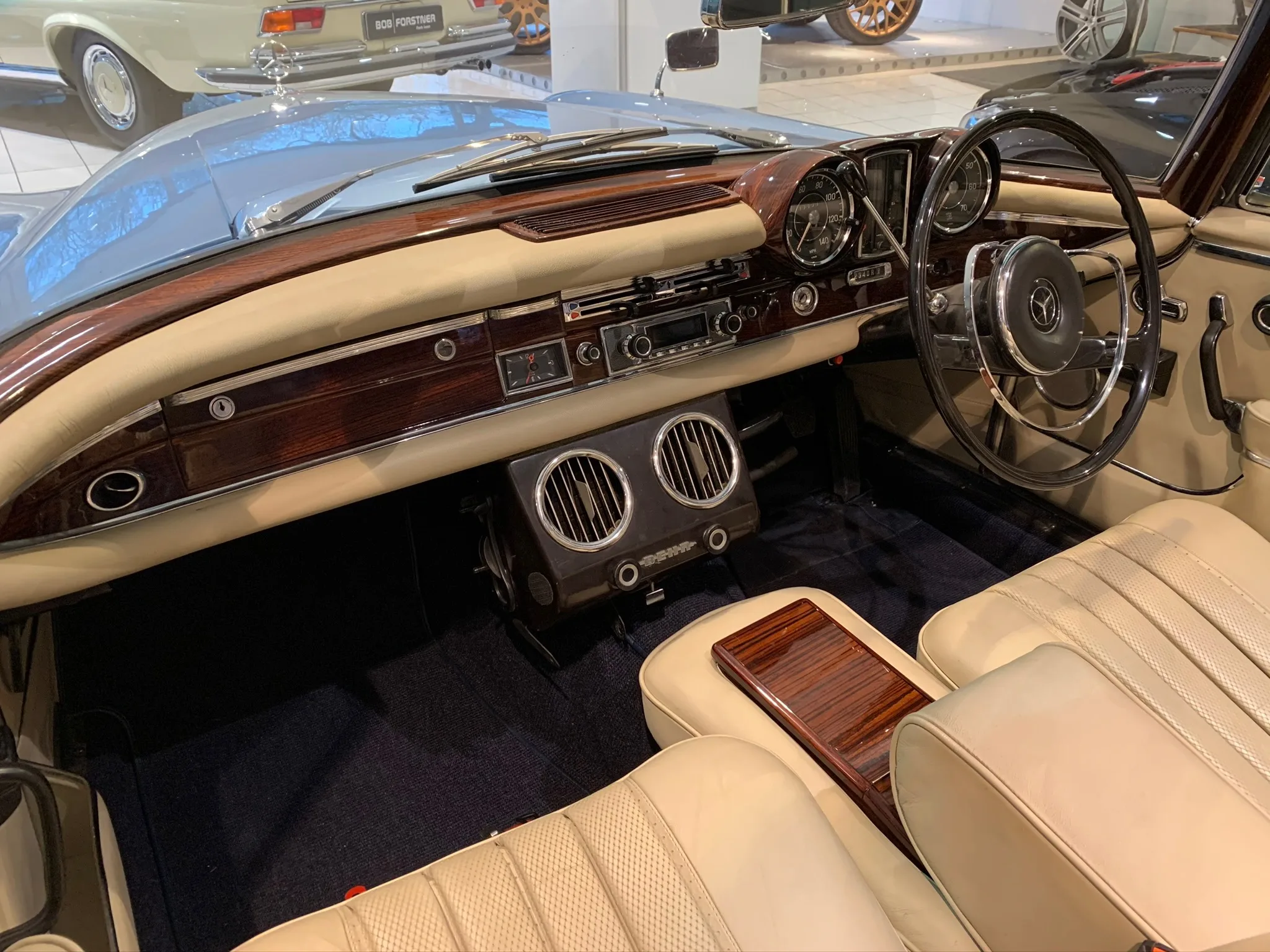 1965 Mercedes-Benz 300 SE Cabriolet, 11/30