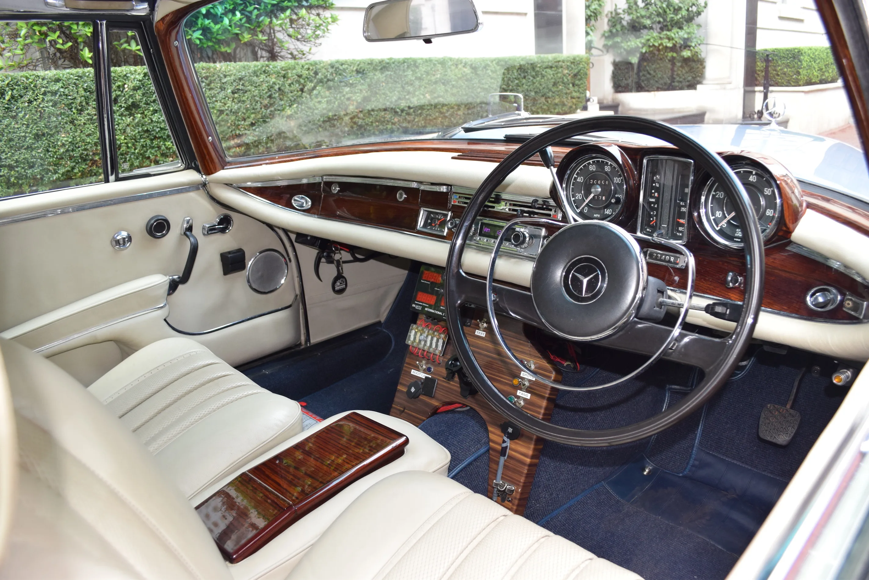 1965 Mercedes-Benz 300 SE Cabriolet, 12/30