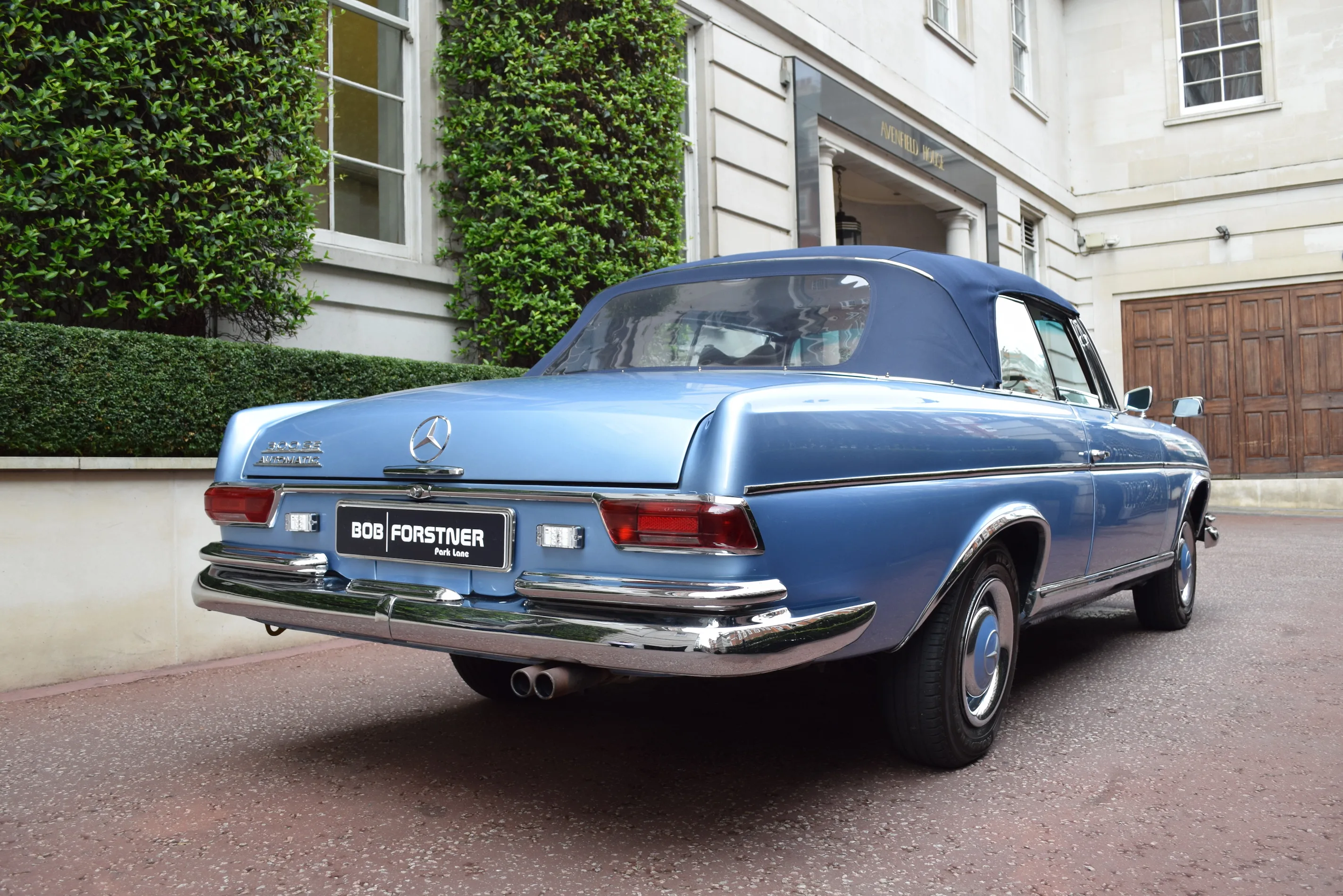 1965 Mercedes-Benz 300 SE Cabriolet, 18/30