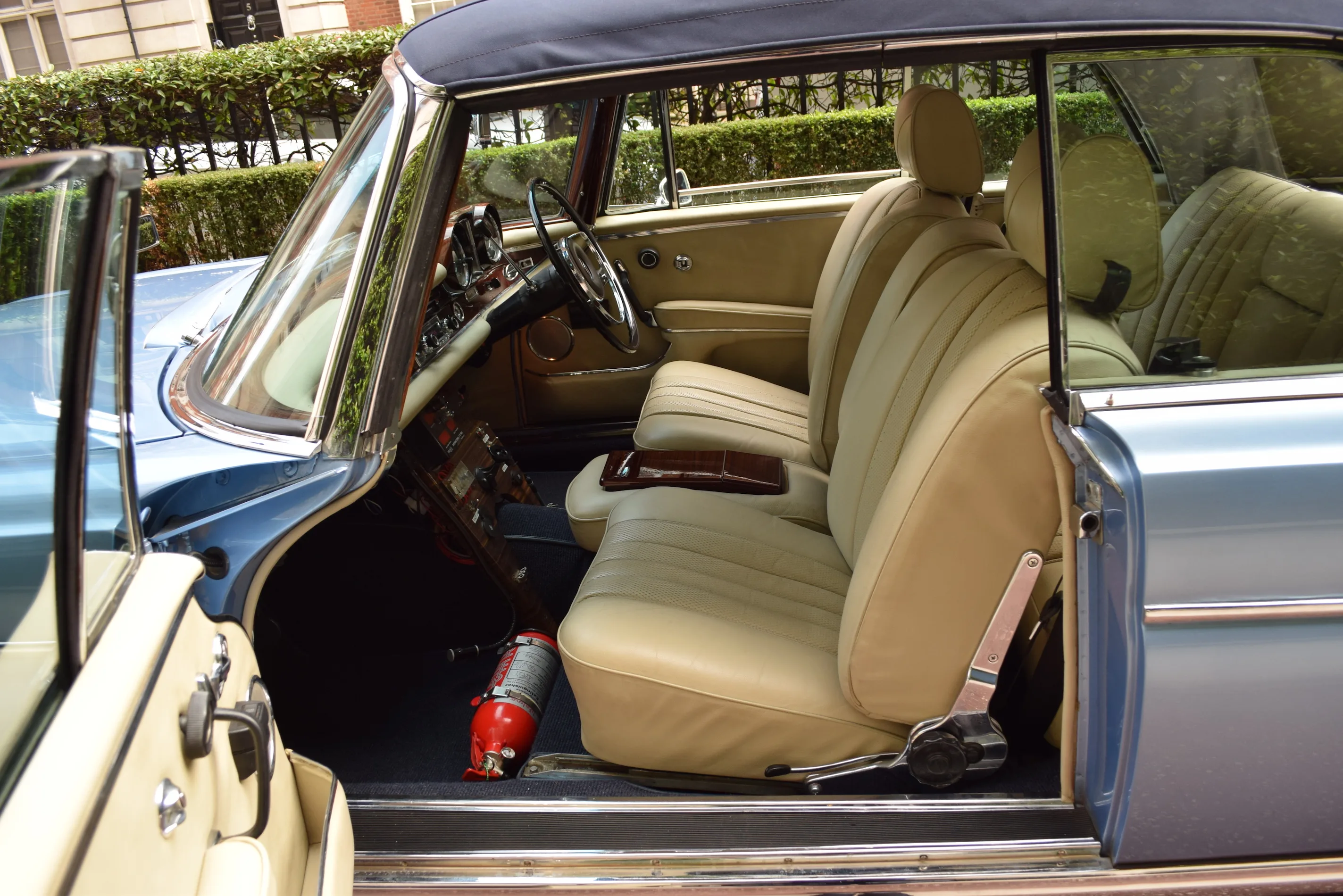 1965 Mercedes-Benz 300 SE Cabriolet, 21/30