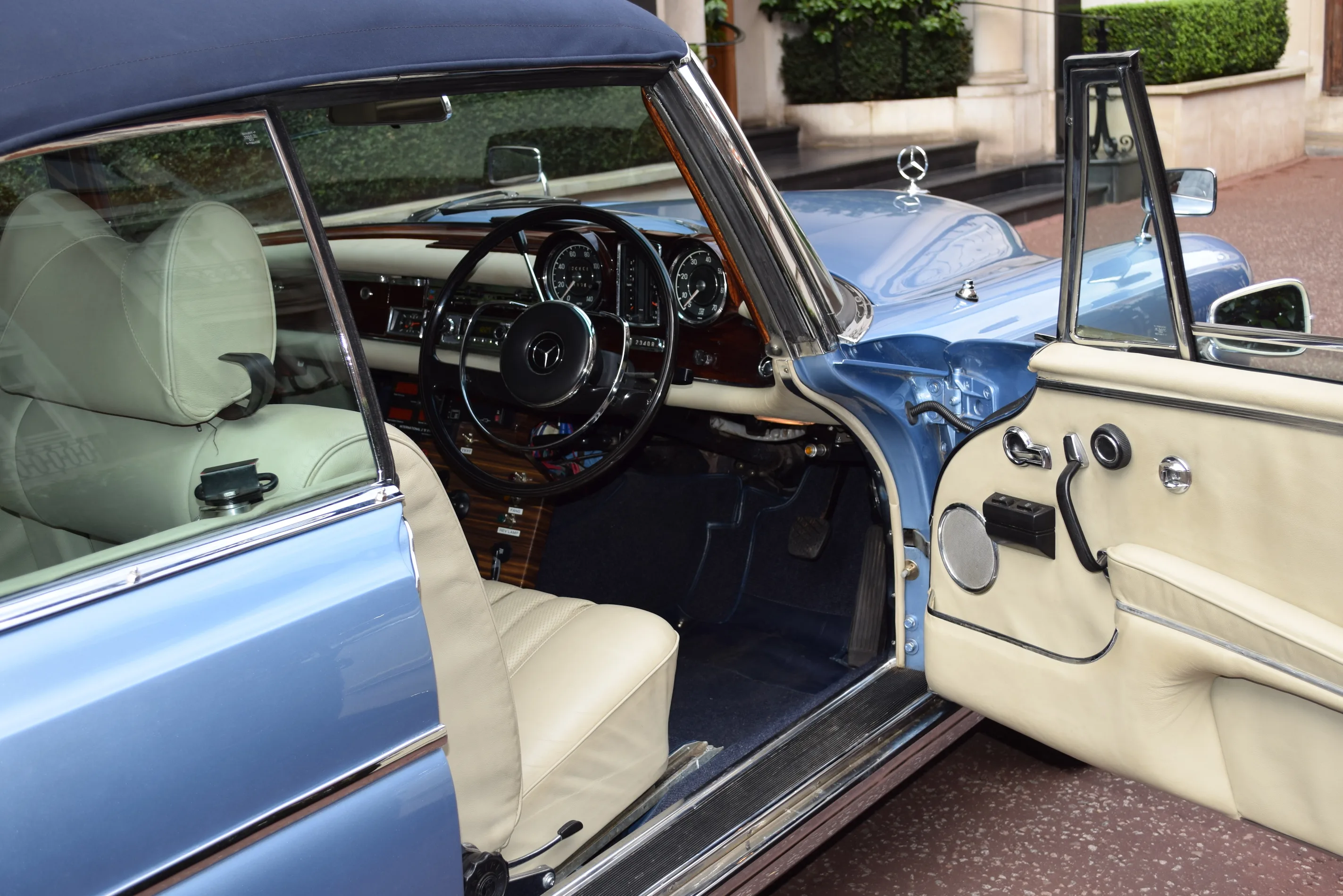 1965 Mercedes-Benz 300 SE Cabriolet, 25/30