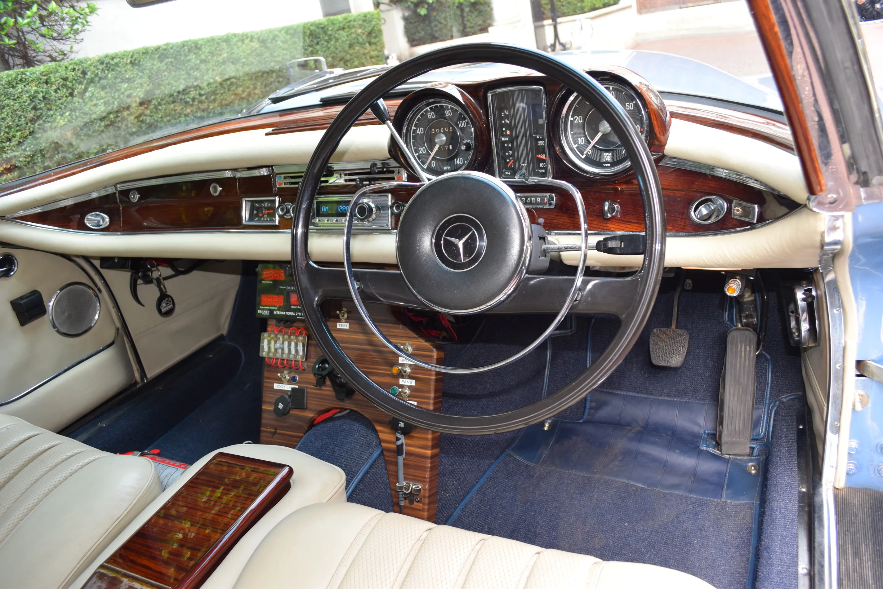 1965 Mercedes-Benz 300 SE Cabriolet, 26/30