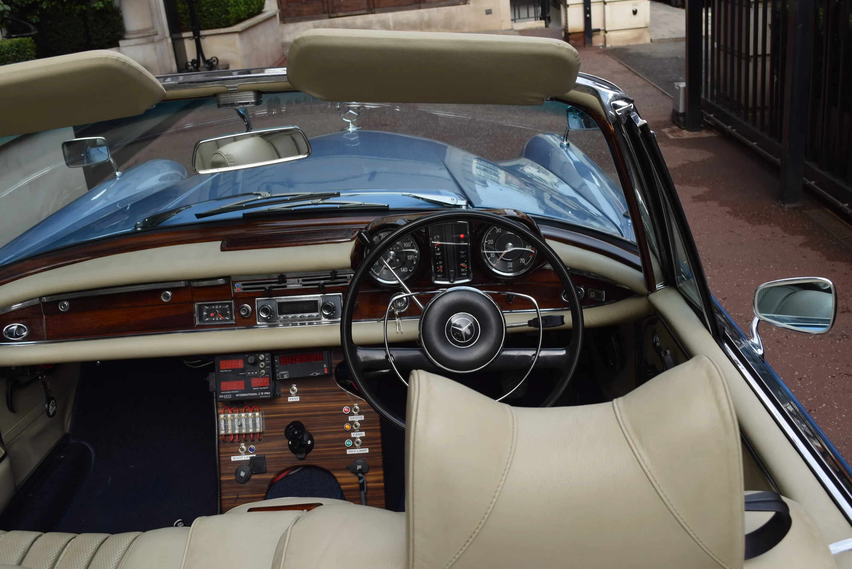1965 Mercedes-Benz 300 SE Cabriolet, 30/30