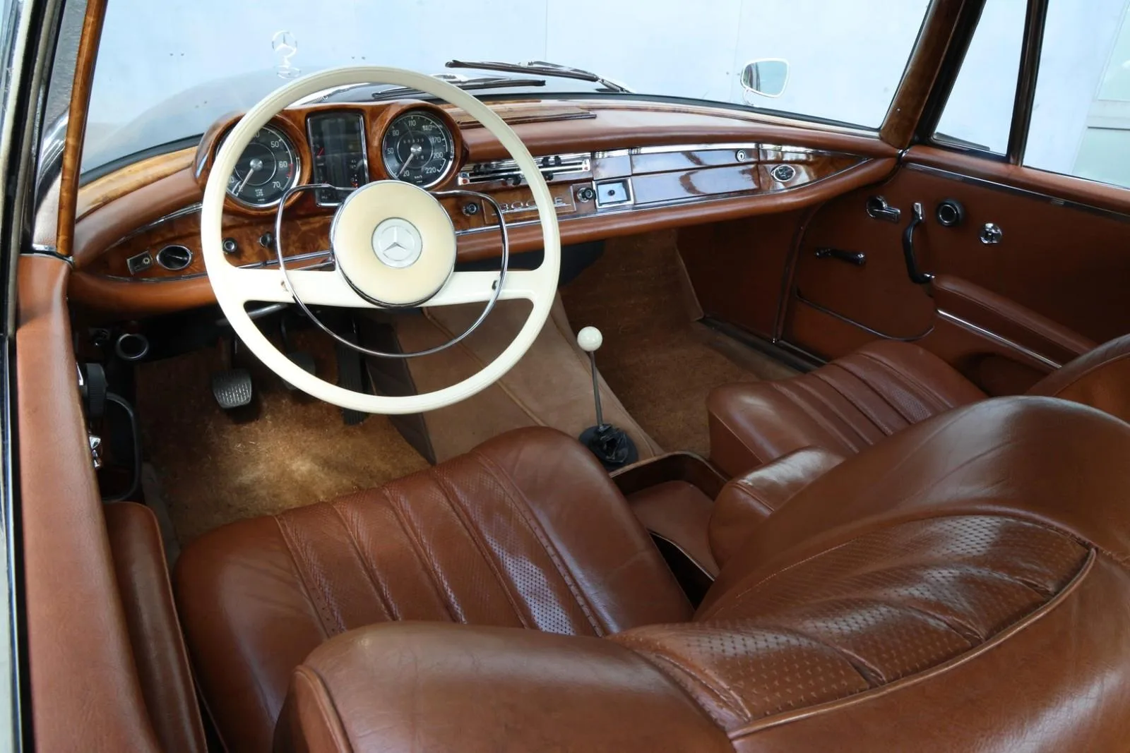 1965 Mercedes-Benz 300 SE Coupé, 3/24