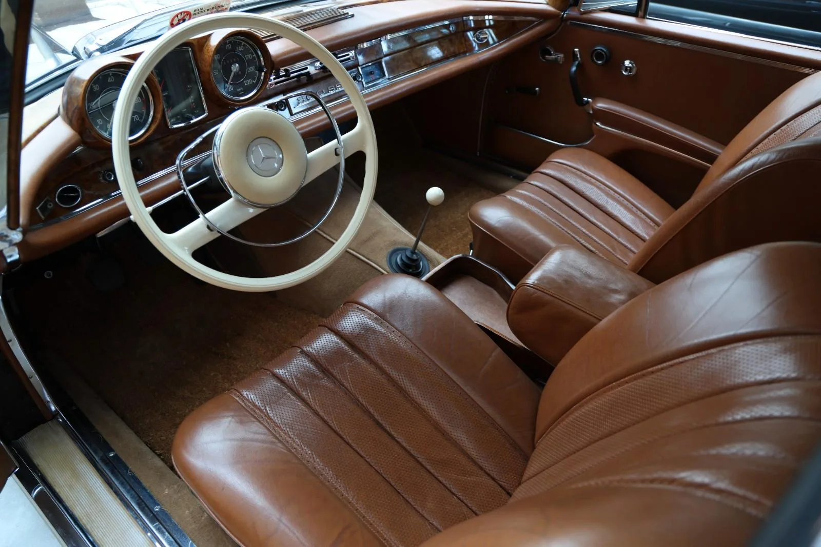 1965 Mercedes-Benz 300 SE Coupé, 15/24