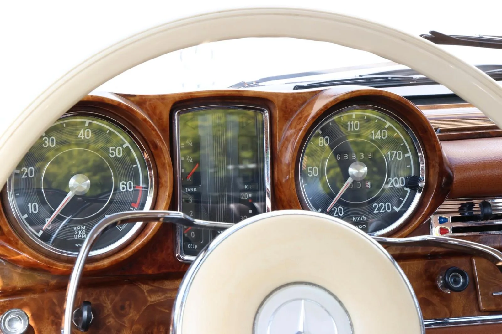 1965 Mercedes-Benz 300 SE Coupé, 19/24