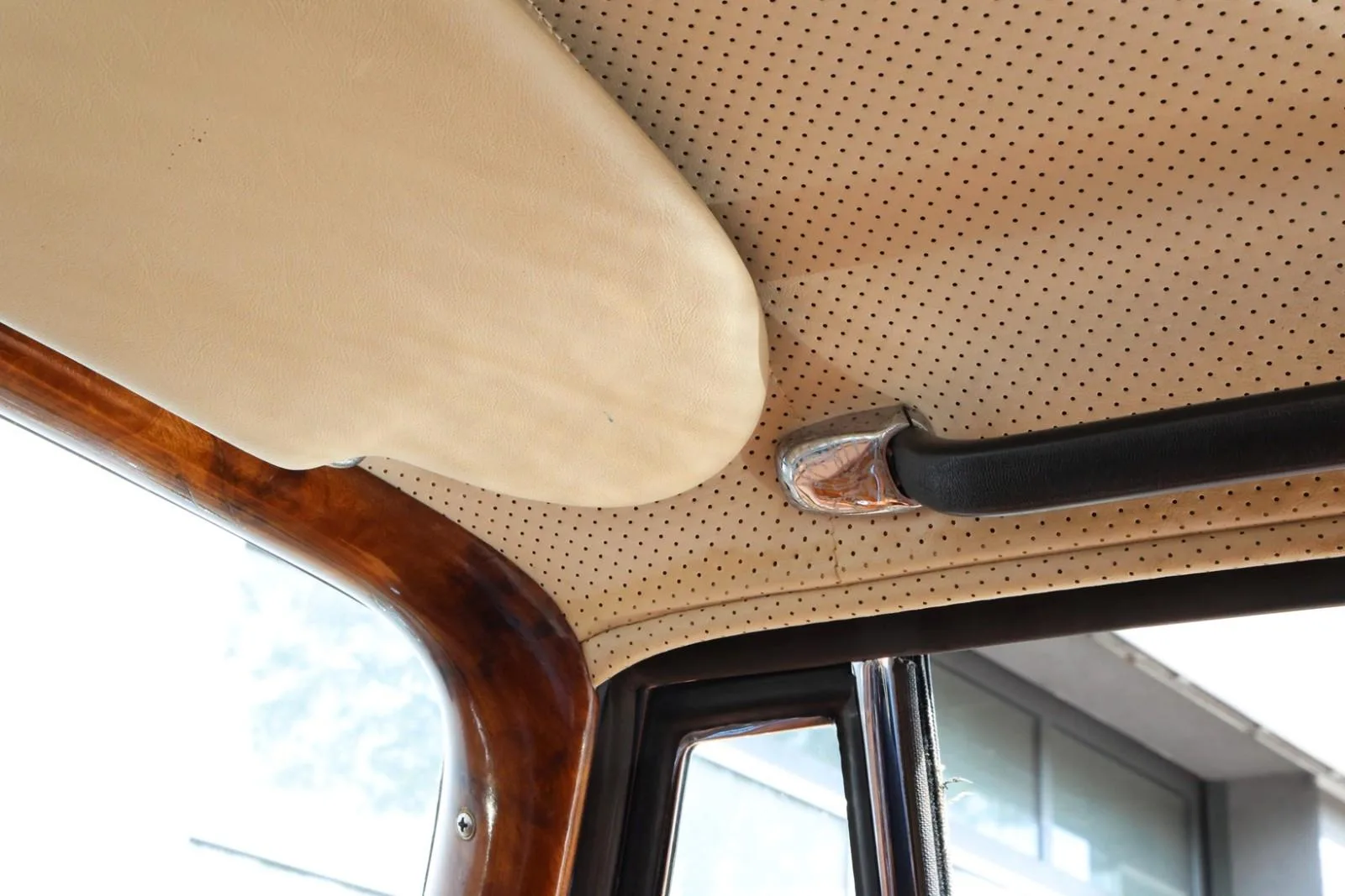 1965 Mercedes-Benz 300 SE Coupé, 22/24