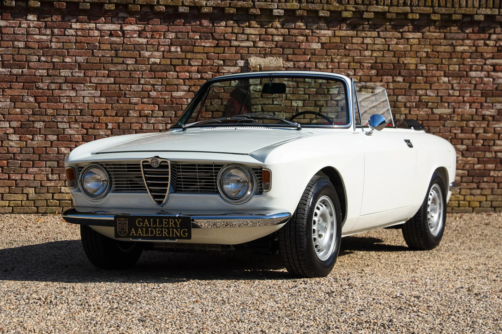 1966 Alfa Romeo Giulia GTC offered by a specialist dealer in Brummen, Netherlands, main photo