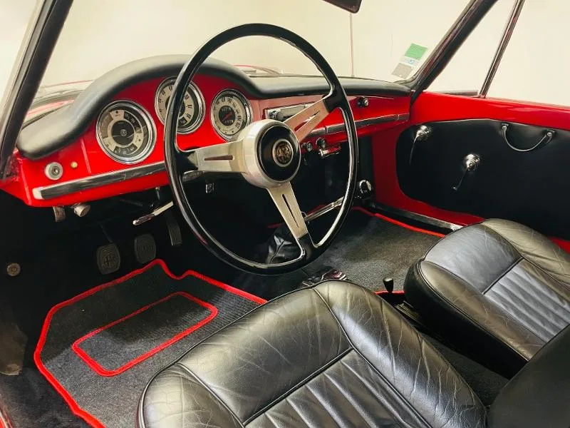 1966 Alfa Romeo Giulia Spider, 2/12