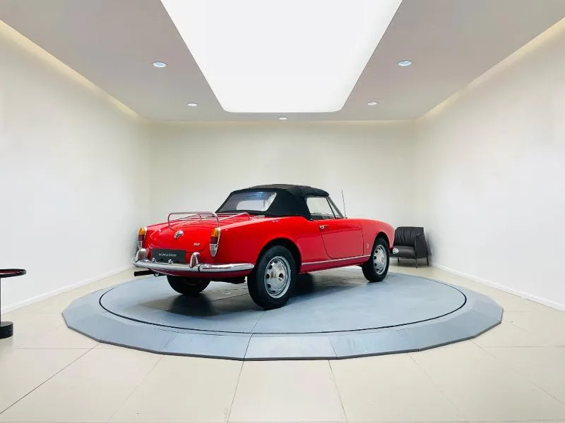 1966 Alfa Romeo Giulia Spider, 3/12