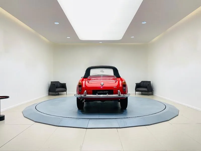1966 Alfa Romeo Giulia Spider, 6/12
