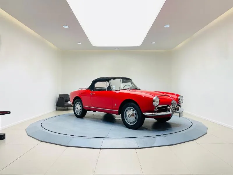 1966 Alfa Romeo Giulia Spider, 8/12