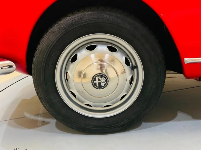 1966 Alfa Romeo Giulia Spider, 11/12