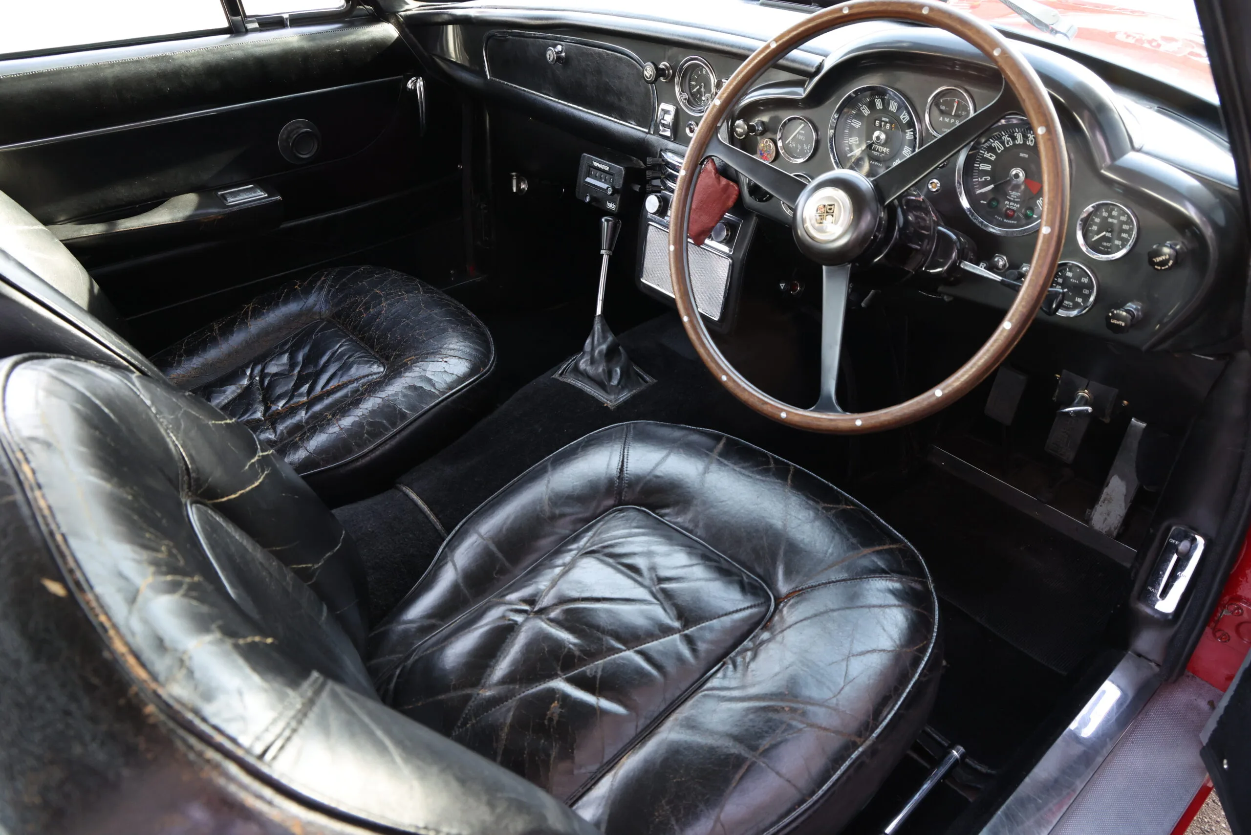 1966 Aston Martin DB6, 5/30