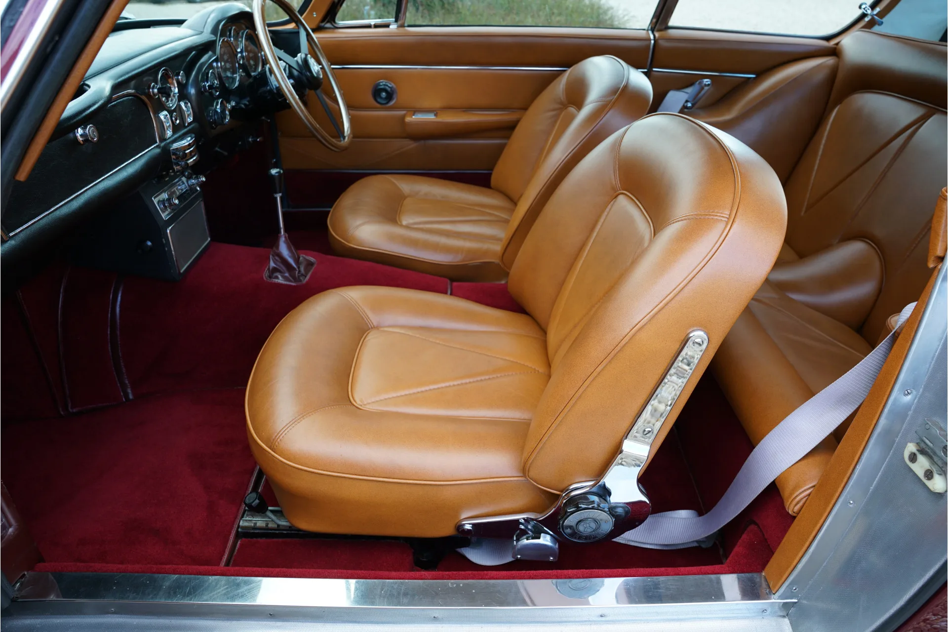 1966 Aston Martin DB6 Vantage, 3/30