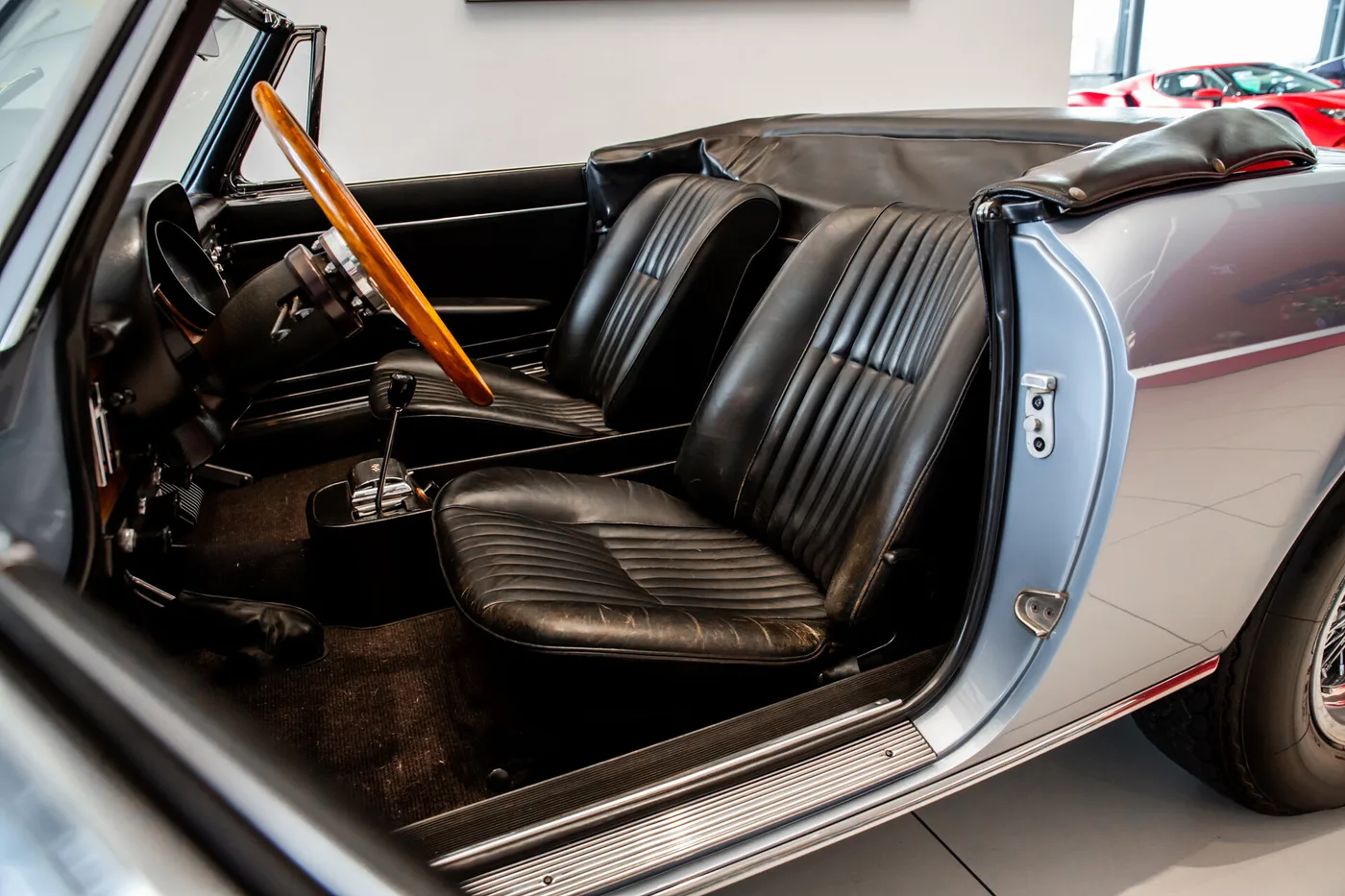 1966 Ferrari 275 GTS offered by a specialist dealer in Hengelo, Netherlands, photo 6 of 15