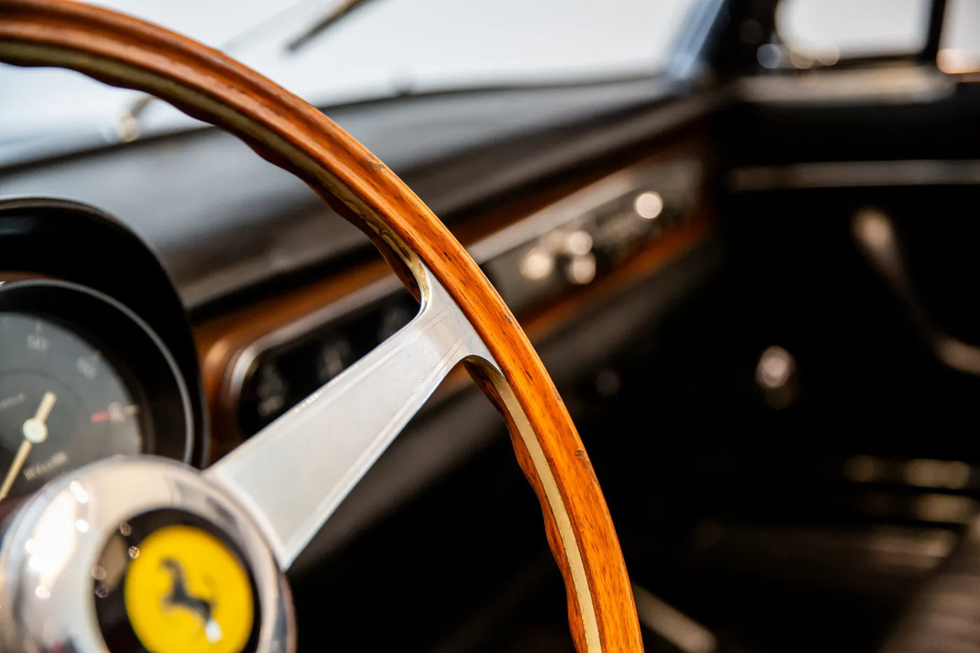 1966 Ferrari 275 GTS offered by a specialist dealer in Hengelo, Netherlands, photo 10 of 15