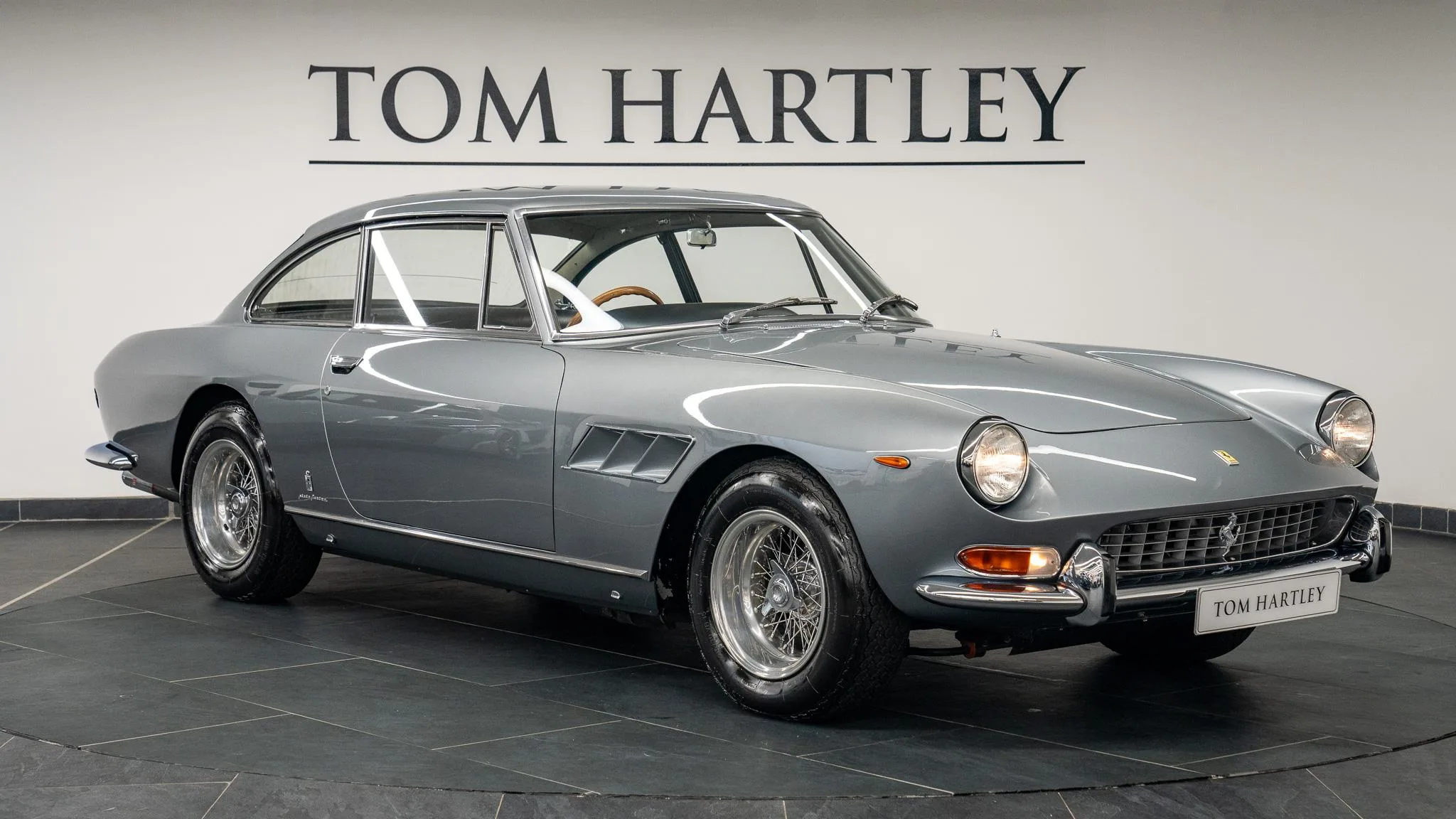 1966 Ferrari 330 GT 2+2 Series II proposée par un concessionnaire spécialisé à Swadlincote, Royaume-Uni, photo principale