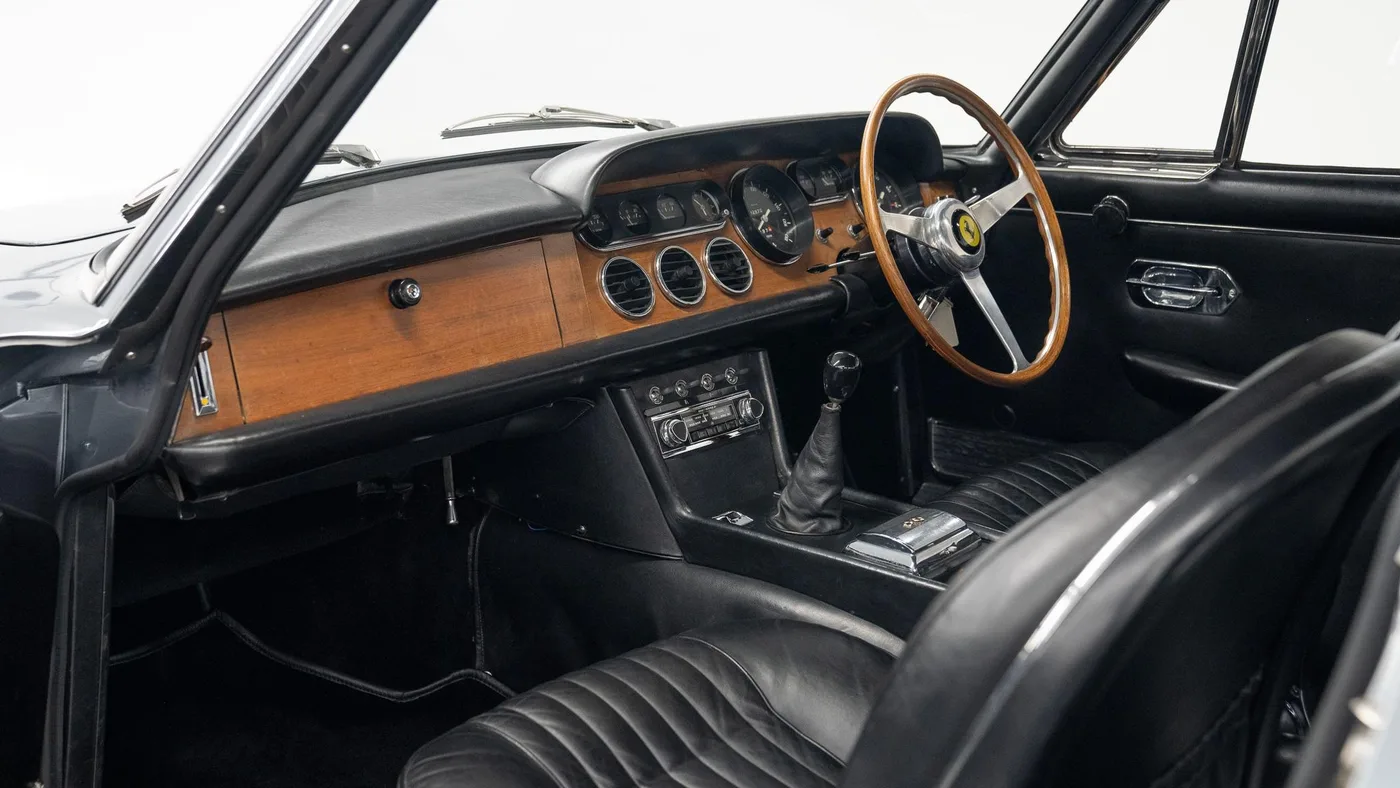 1966 Ferrari 330 GT 2+2 Series II proposée par un concessionnaire spécialisé à Swadlincote, Royaume-Uni, photo 15 sur 15