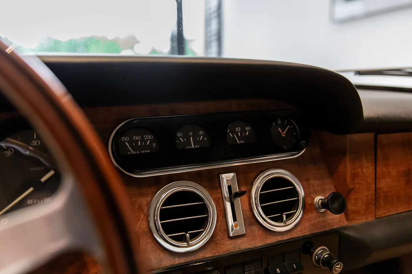 1966 Ferrari 330 GT offered by a specialist dealer in Hengelo, Netherlands, photo 11 of 15