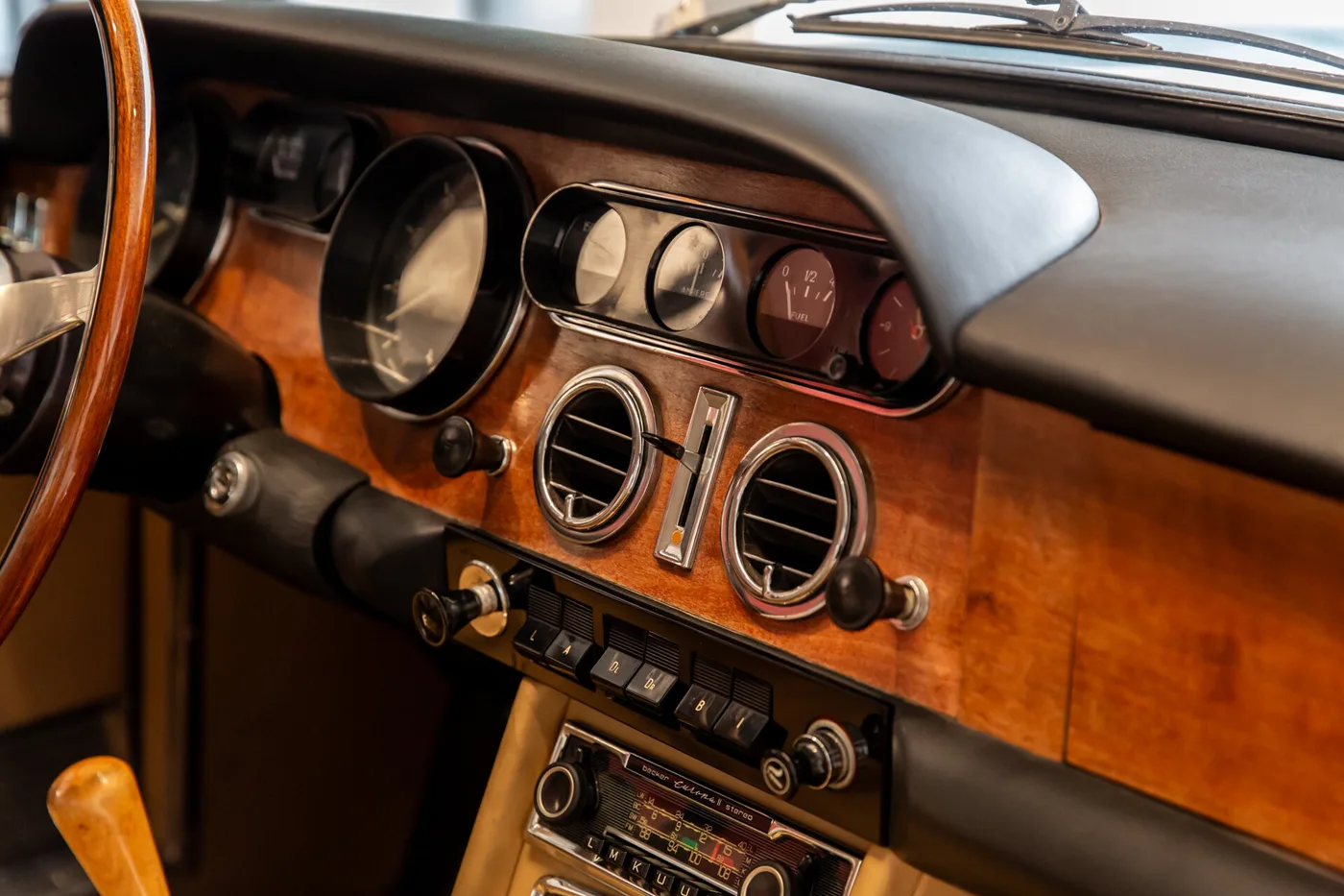 1966 Ferrari 330 GT offered by a specialist dealer in Hengelo, Netherlands, photo 12 of 15