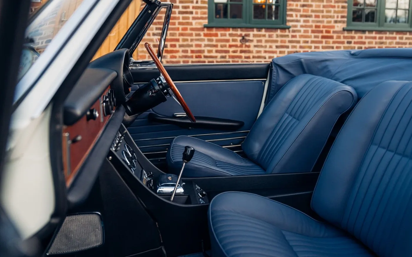 1966 Ferrari 330 GTS offered by a specialist dealer in Chorleywood, United Kingdom, photo 5 of 15