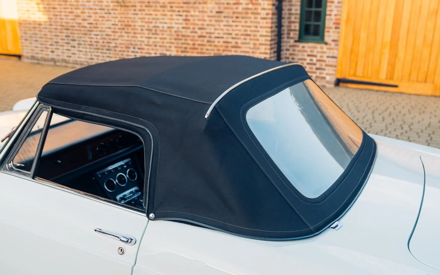 1966 Ferrari 330 GTS offered by a specialist dealer in Chorleywood, United Kingdom, photo 10 of 15